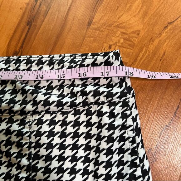 Lillie Green golf skort ๐๐ผโโ๏ธ houndstooth ๐๐ผโโ๏ธ excellent condition ๐๐ผโโ๏ธ - Picture 6 of 6
